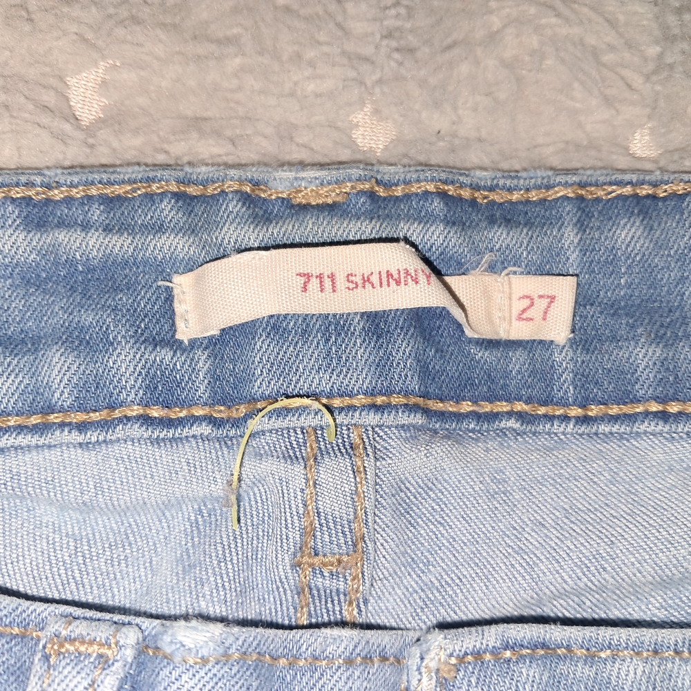 Levi's Women's Blue Jeans - Picture 5 of 6